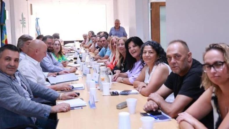 Docentes piden que "a la brevedad haya una propuesta de recomposición salarial"