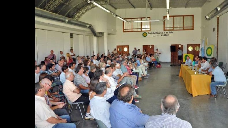 Lechería: Gobierno y productores debatieron en 9 de Julio