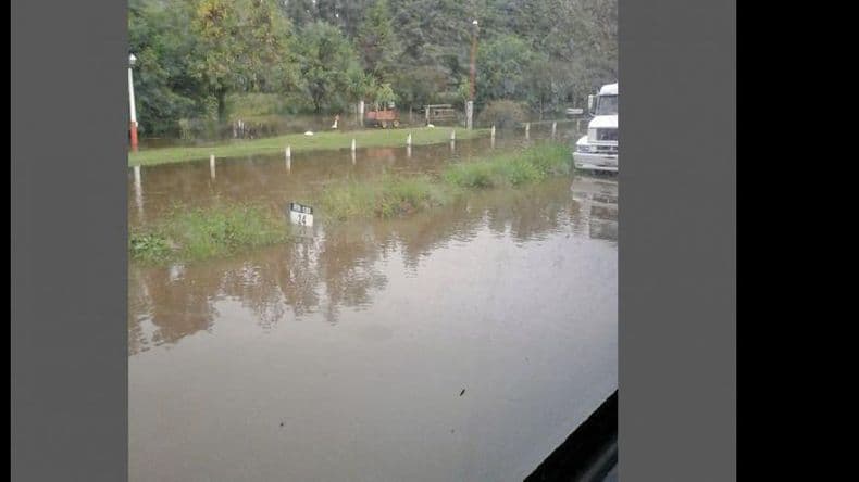 La ruta nacional Nº 188 estuvo cortada al tránsito por el agua a la altura de Erézcano