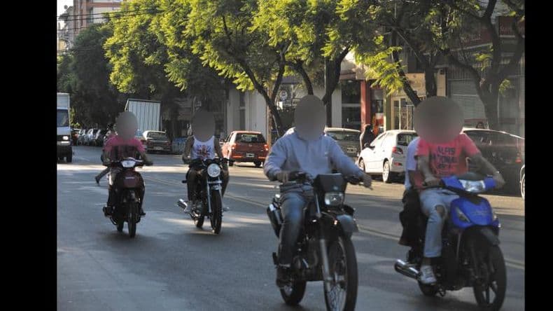 Motos que no respetan las normas: un peligro sobre ruedas
