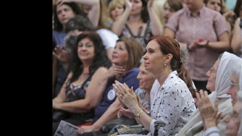 Cristina Kirchner participó ayer de una misa en la Iglesia de la Santa Cruz