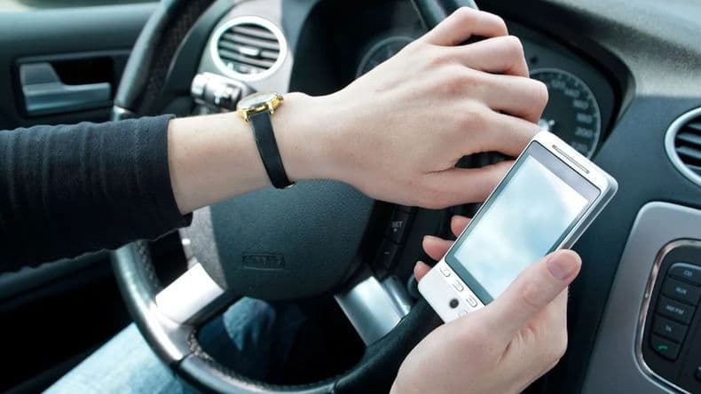 Seguridad vial: más alertas sobre el uso del teléfono al volante generan preocupación