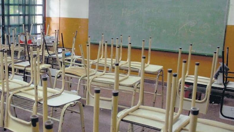 Docentes: a la espera de un llamado del Gobierno, se reúnen los gremios