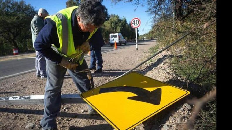 Lamentablemente no cesan los daños y robos de los señalizadores viales