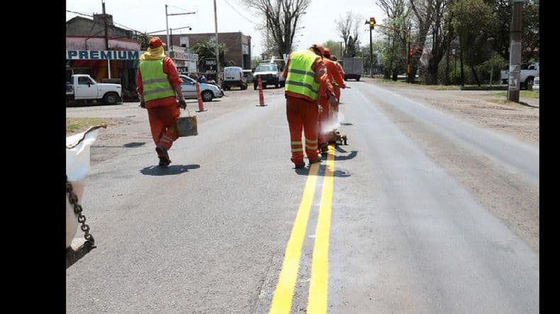 Vialidad Nacional realiza la señalización en rutas que atraviesan la ciudad