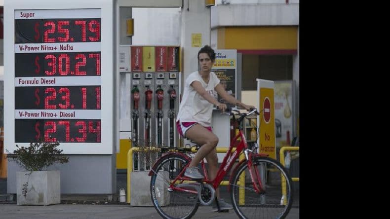 Otra vez aumentaron los precios de las naftas