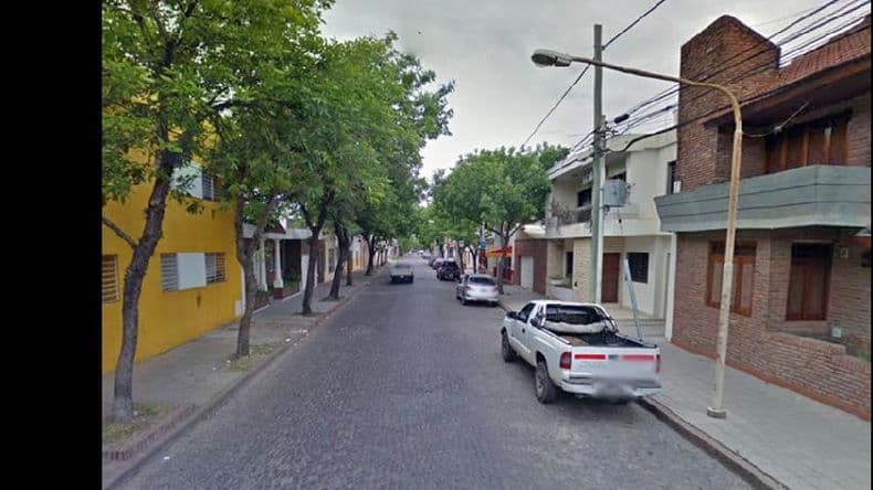 Le arrebataron la billetera a una señora y la hicieron caer de la bicicleta