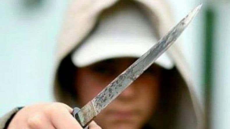 Una pelea por una mujer dejó a un chico de 18 años en grave estado en el Hospital
