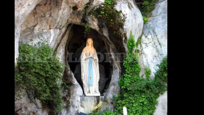 Este domingo los fieles rinden honor a la Virgen de Lourdes