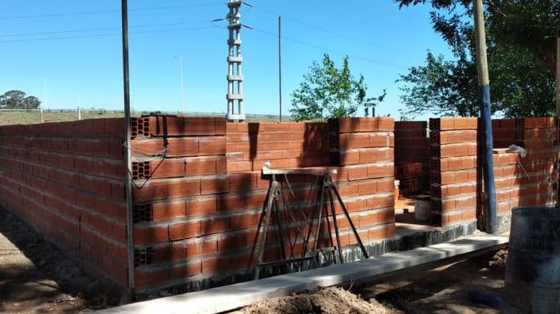 La granja San Camilo construye su "casa de medio camino"