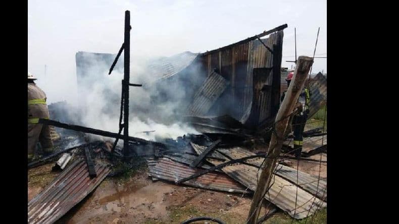 Se incendió una vivienda en Bombero Esquivel y las Calandrias