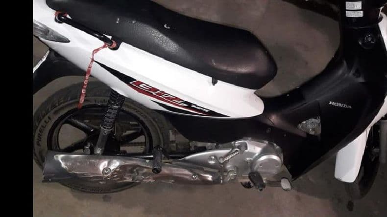 Detienen a tres personas con marihuana, cocaína y una motocicleta robada