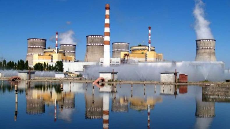 Tropas rusas rodean en Ucrania la central nuclear más grande de Europa