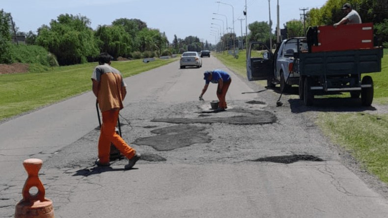 Bacheo en un tramo de Pellegrini, pero deberían hacerse obras más importantes en ese sector