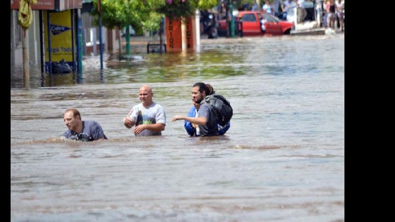 Una vez más: vecinos que padecieron la inundación de 1995 y la de Navidad
