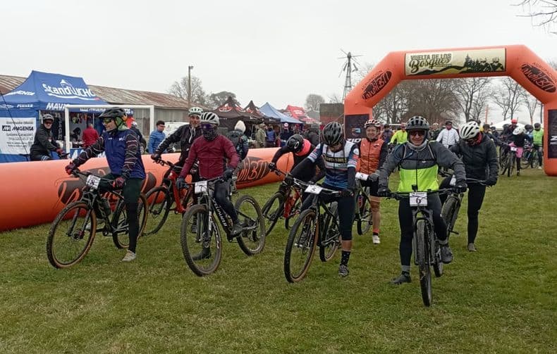 Pergaminenses en el podio de la 16ª Vuelta de los Bosques en Tandil