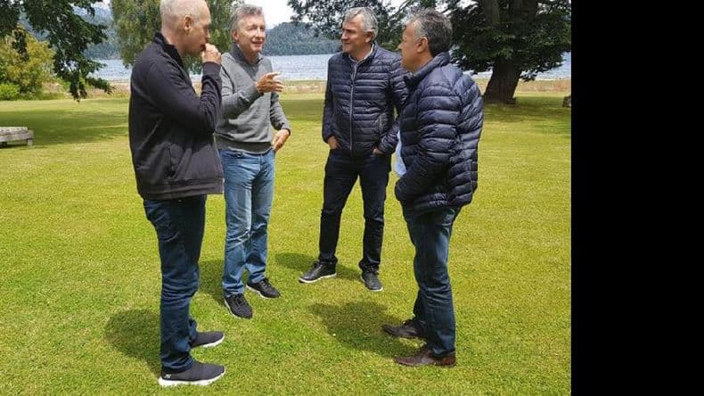Macri logró que gobernadores de la UCR acepten privilegiar la estrategia de Cambiemos