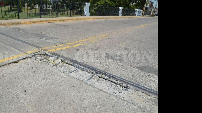 Las altas temperaturas dilataron el pavimento del puente que une Colón con Illia