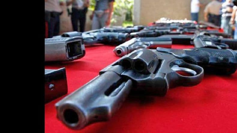 Robaron dólares, armas de fuego y objetos de valor de una vivienda céntrica