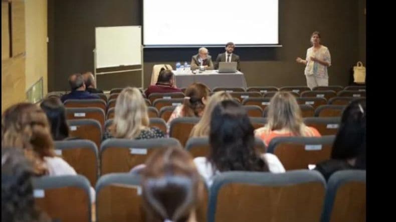 Comenzaron los cursos de instituciones de derecho municipal y revisión judicial