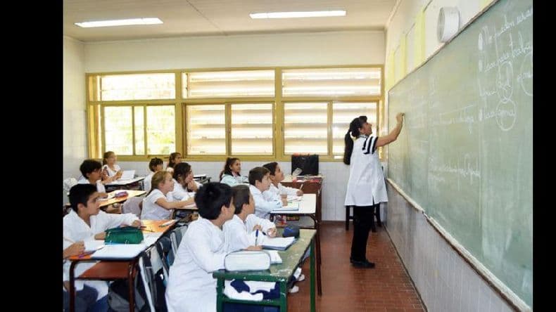 Gremios se reunieron con legisladores y reclamaron presupuesto para educación