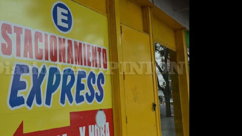 Estacionar en cocheras, una práctica a la que los pergaminenses no se habitúan