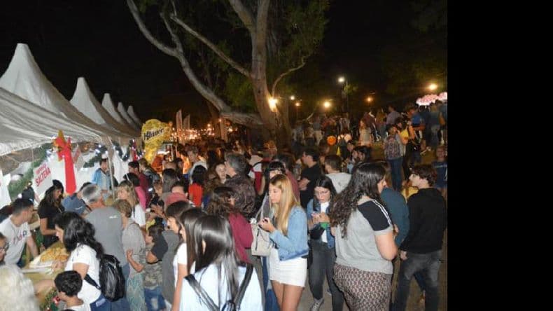 Miles de vecinos disfrutaron de otra edición de Mercado Navideño