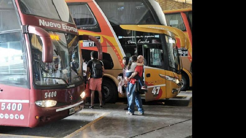 El Gobierno autorizó subas del 26% en los pasajes en micros de larga distancia