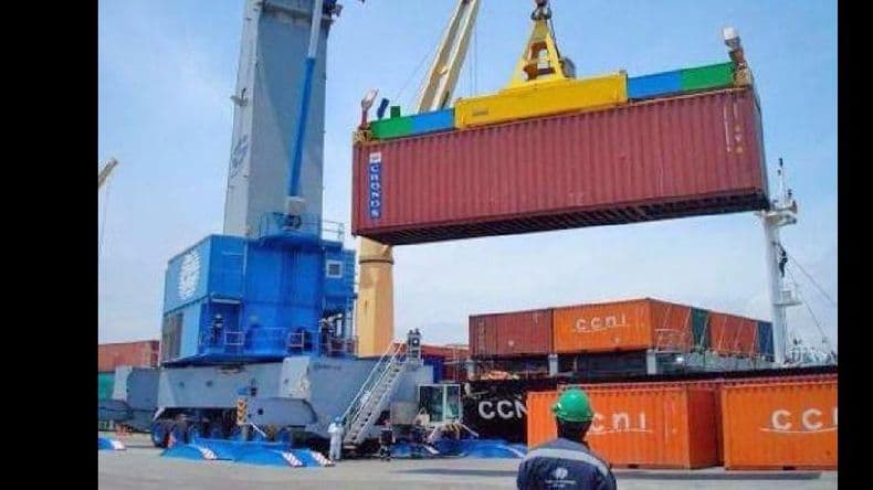La caída de las exportaciones no impidió que se mantuviera el superávit comercial en enero