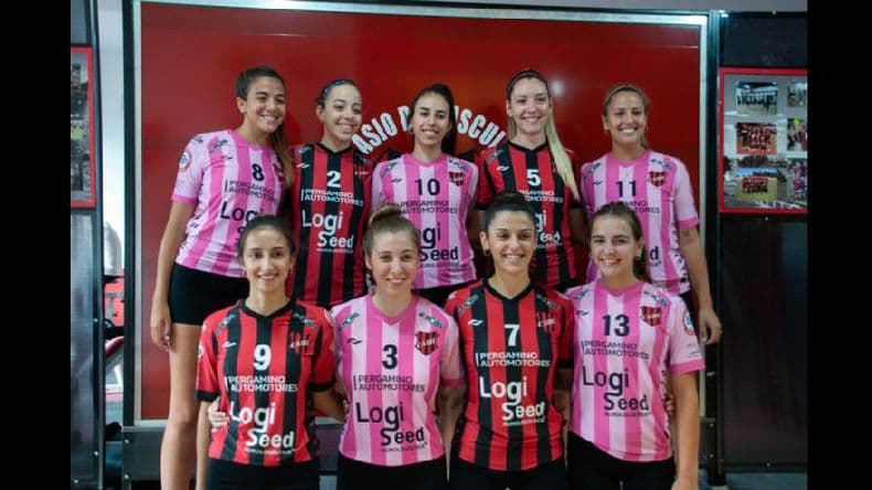 Douglas presentó la indumentaria que usará en la Liga Nacional de voleibol