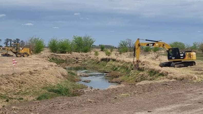Firmaron los convenios para iniciar las obras de la represa de contención