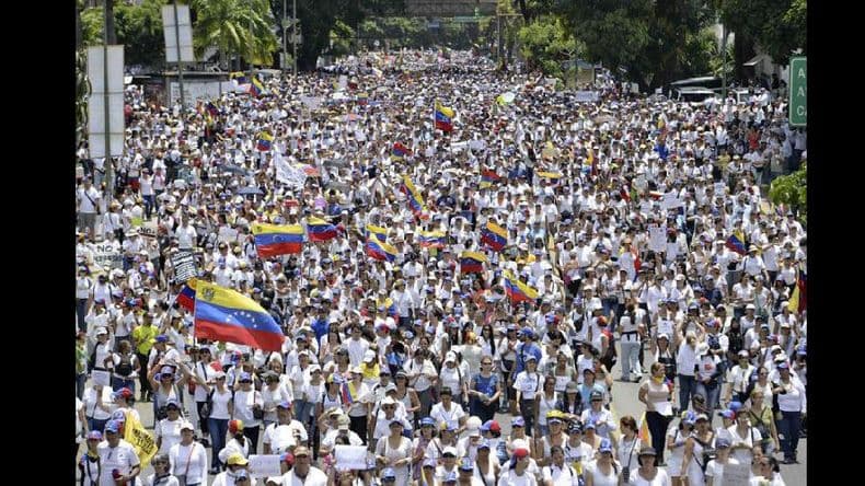 Mujeres venezolanas marcharon contra la “represión” y “por la paz”
