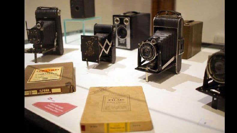“Zoom”: continúan en exhibición las Cámaras de la colección Giuníppero-Castellano