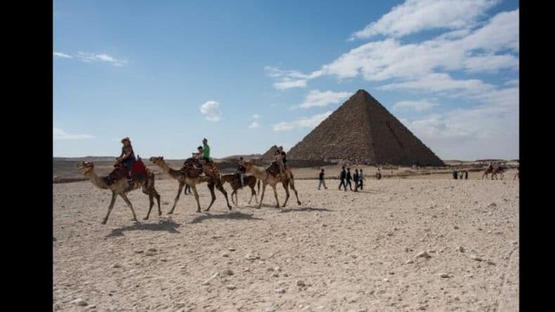 Iban a viajar a Turquía y Egipto, fueron estafados y se enteraron en Ezeiza