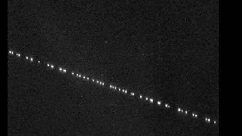 ¿Qué fue esa "fila de luces" que se observó en el cielo?