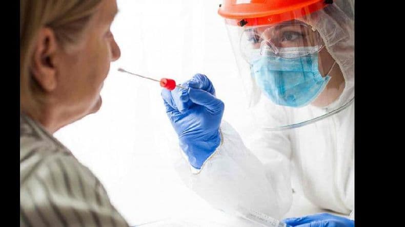 El 64 por ciento de las muestras analizadas ayer dio positivo para Covid-19