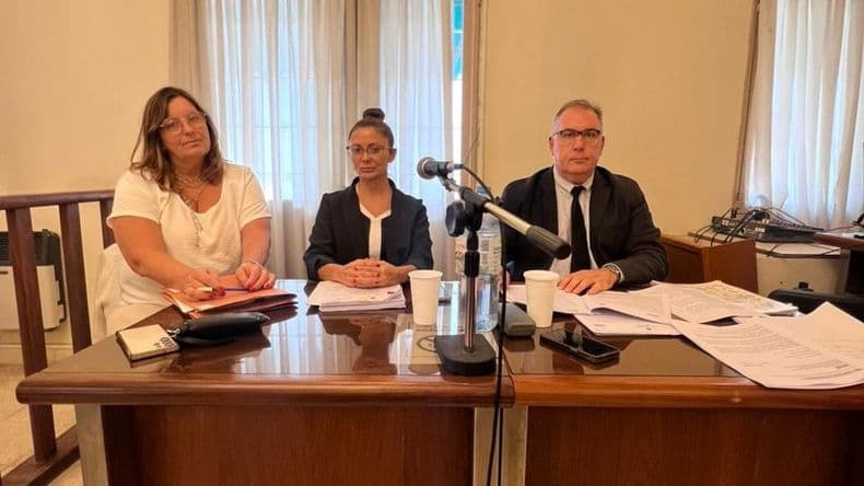 Empezó el juicio oral en el que un padre y los abuelos están acusados por la denuncia de una nena