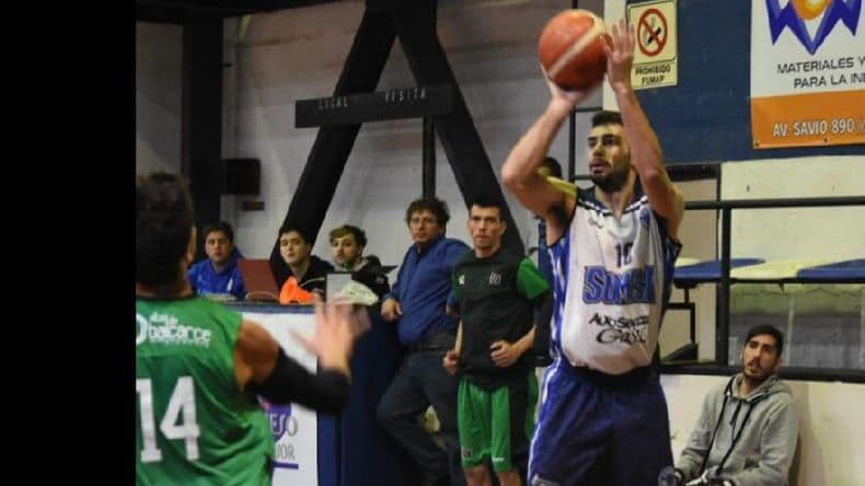 Leonardo Tortonesi también selló su vínculo con Pergamino Básquet