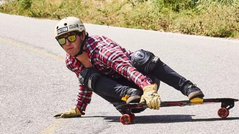 Leonel Gómez, el pergaminense que compite en el Campeonato Nacional de longboard