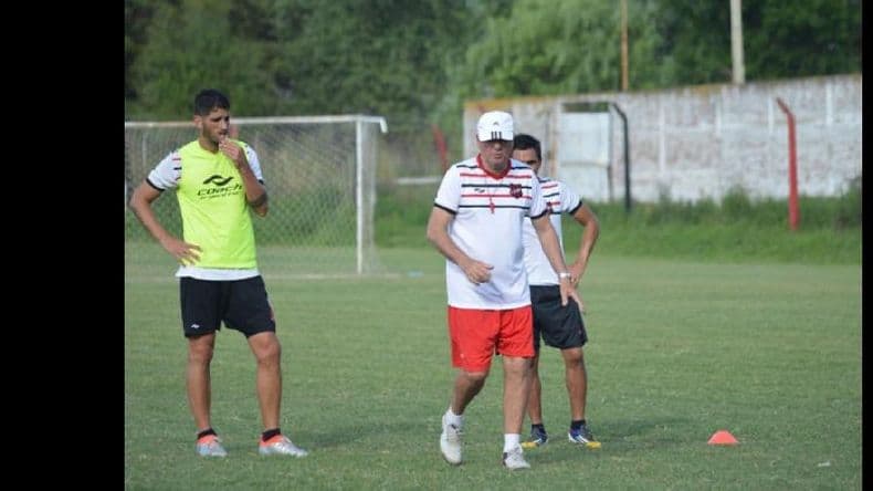 Sergio Lippi quiere un volante central para Douglas Haig