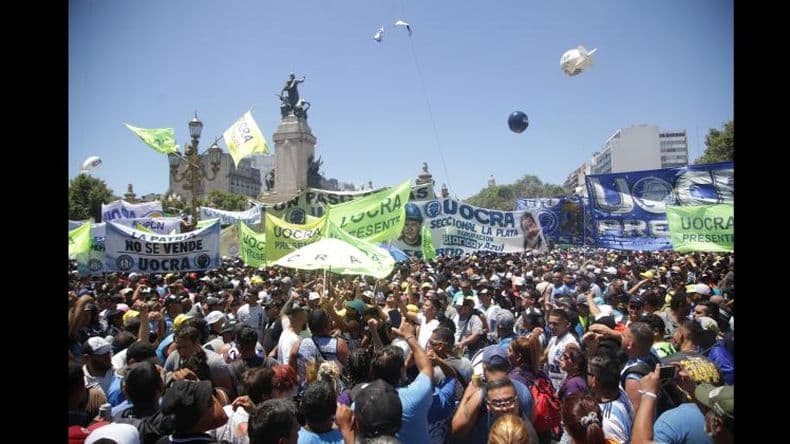 La CGT concretó su primer paro contra Milei con una masiva marcha al Congreso