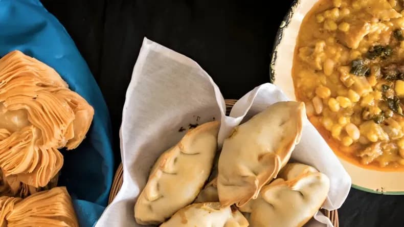 Locro, empanadas y pastelitos: las comidas tradicionales que vuelven cada 25 de Mayo