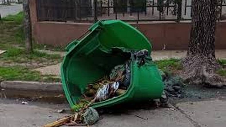 Recolección de residuos: más de la mitad de los barrios saca las bolsas sin respetar días y horarios