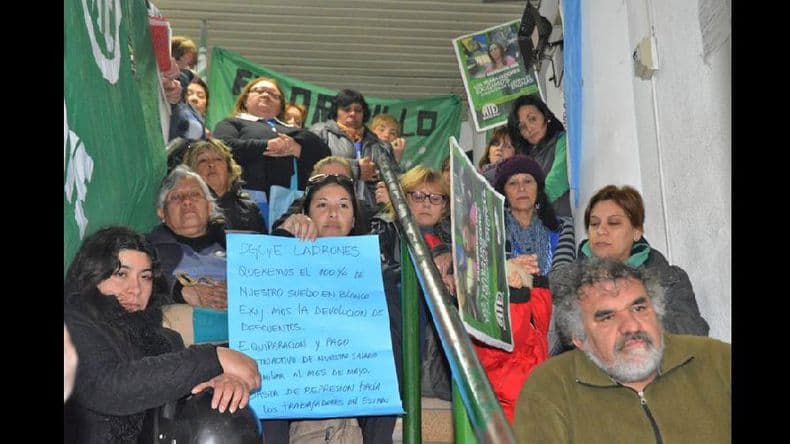 ATE se manifestó en el Consejo Escolar por los descuentos en días de paro