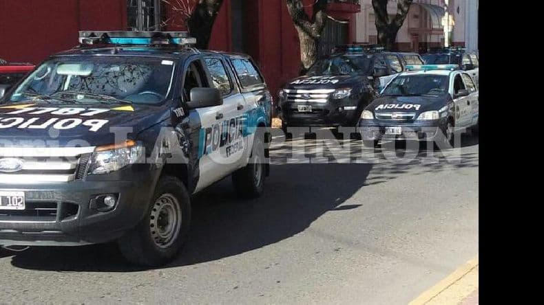 Allanaron domicilios de policías de la Bonaerense por una causa de droga