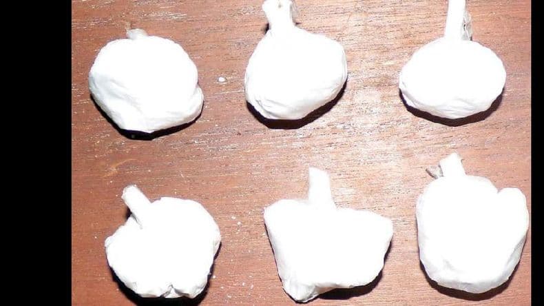 Detuvieron a tres personas por venta de drogas: hallaron marihuana y cocaína