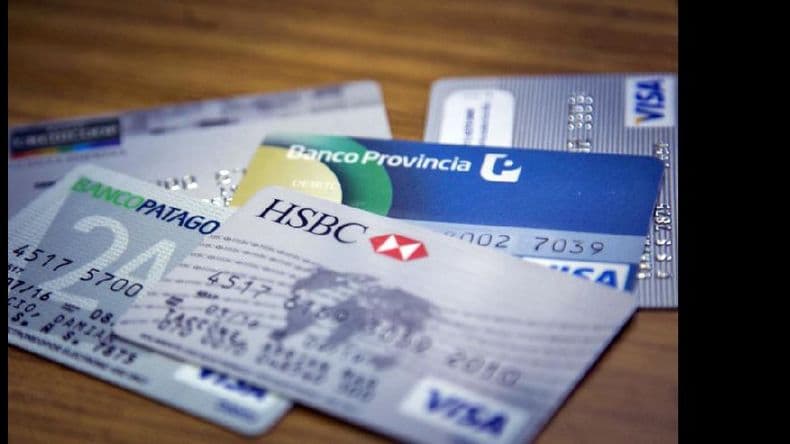 Impulsan una ley para recortar la comisión que cobran las tarjetas de crédito