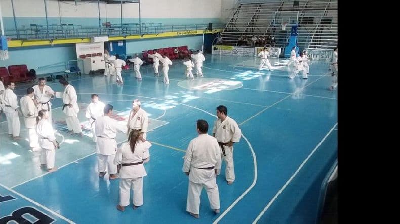 Examen de karate en el dojo del Club Juventud