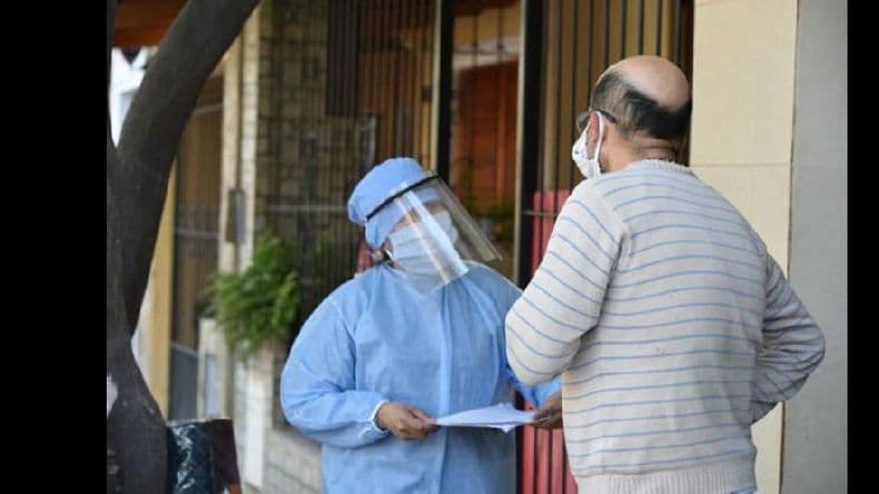 Los casos de Covid-19 bajaron en el interior y cayeron por novena semana consecutiva en el Amba