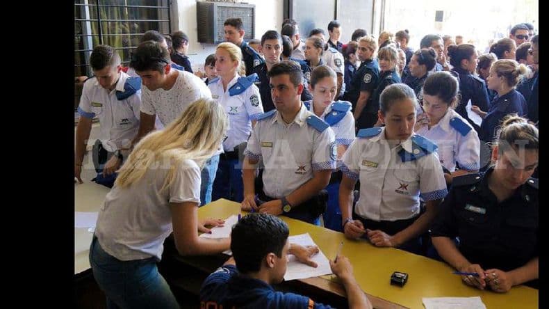 Entregaron 680 chalecos antibalas para los policías de la Departamental